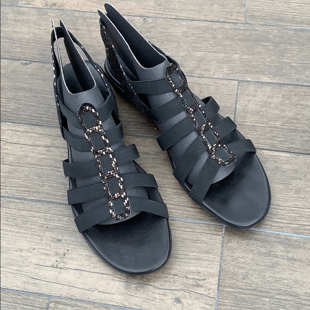Munro sandals
